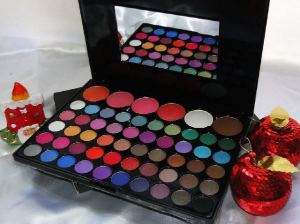 Paleta Makeup Profissional 56 Cores Sombras E 6 Blushes